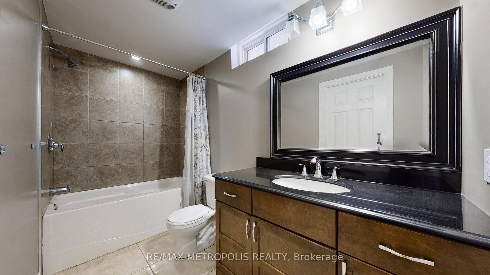 Detached House for sale at 183 Valmont Court, Hamilton, Ontario, L9G 5A1 - Ancaster - MLS: X12884824