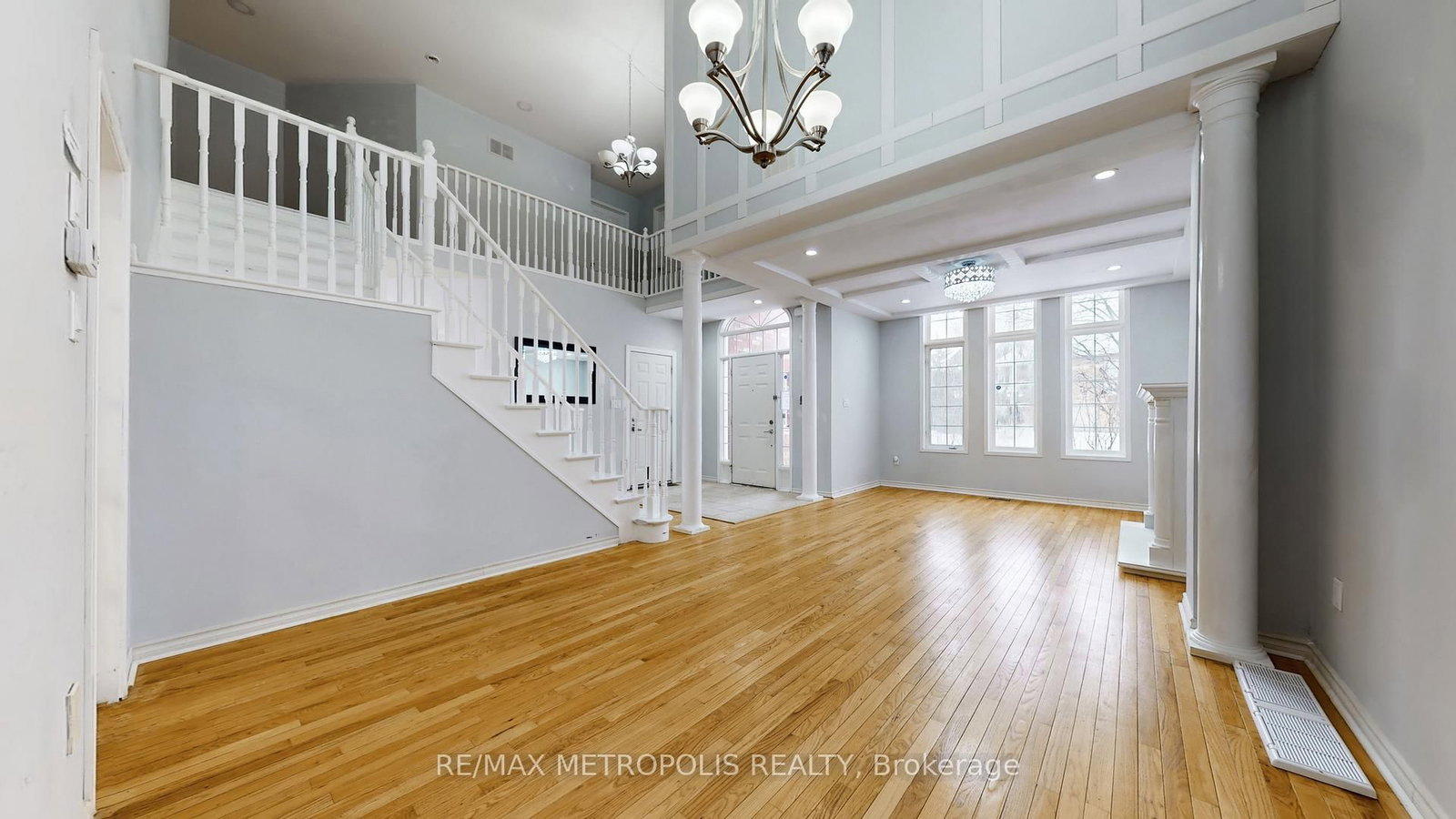 Detached House for sale at 183 Valmont Court, Hamilton, Ontario, L9G 5A1 - Ancaster - MLS: X12884824