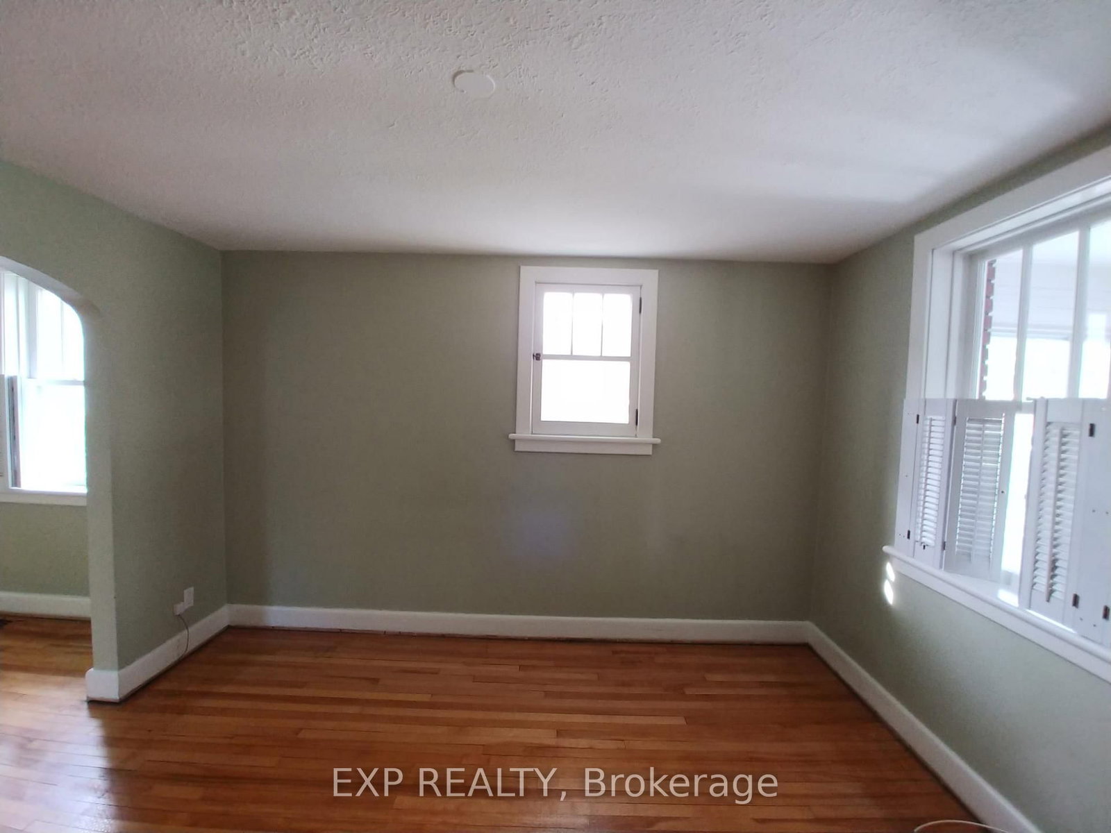 162 Woodroffe Avenue - Photo 4