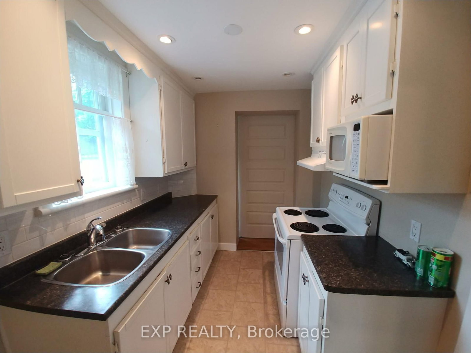 162 Woodroffe Avenue - Photo 6