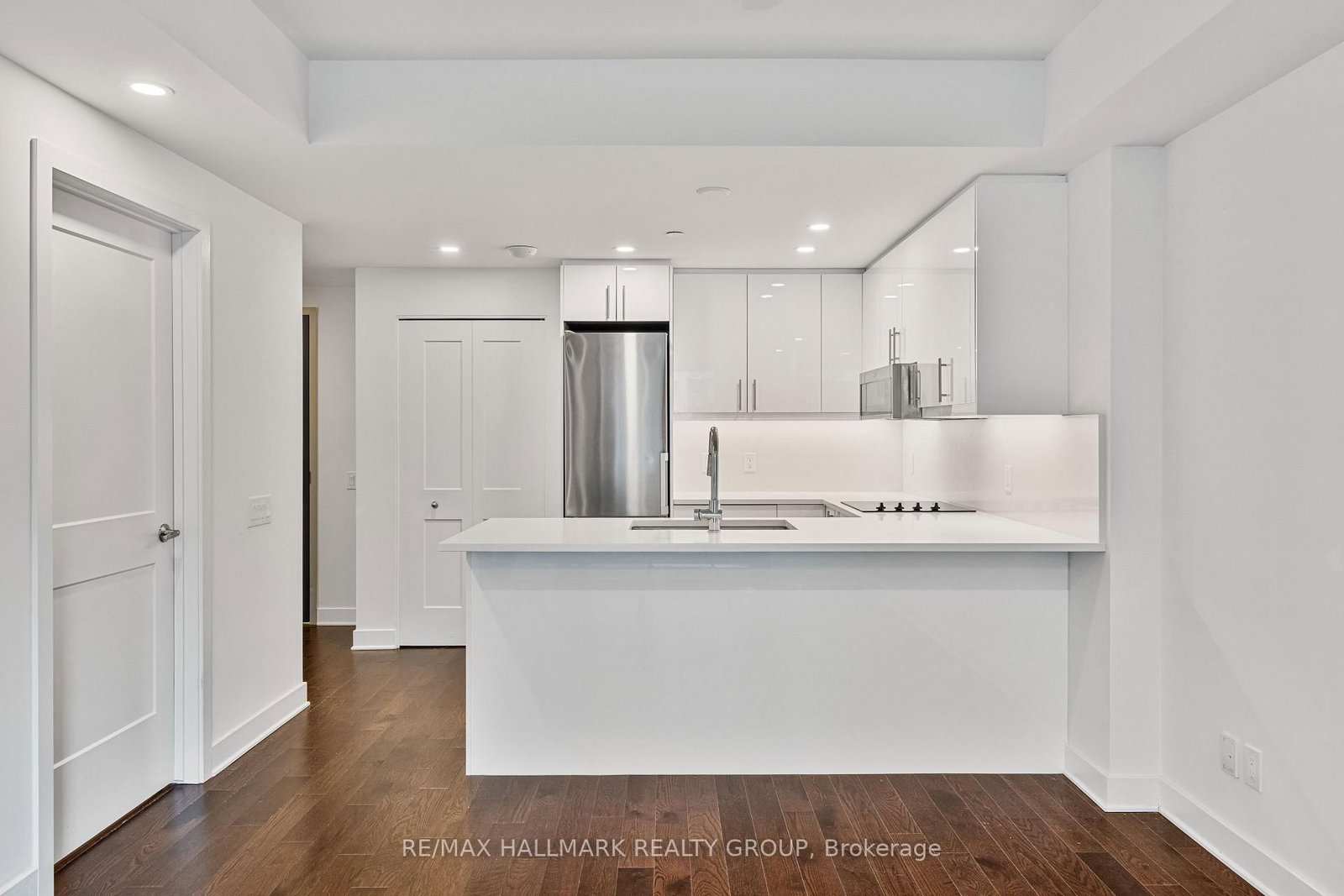 180 George Street, Unit 409 - Photo 9