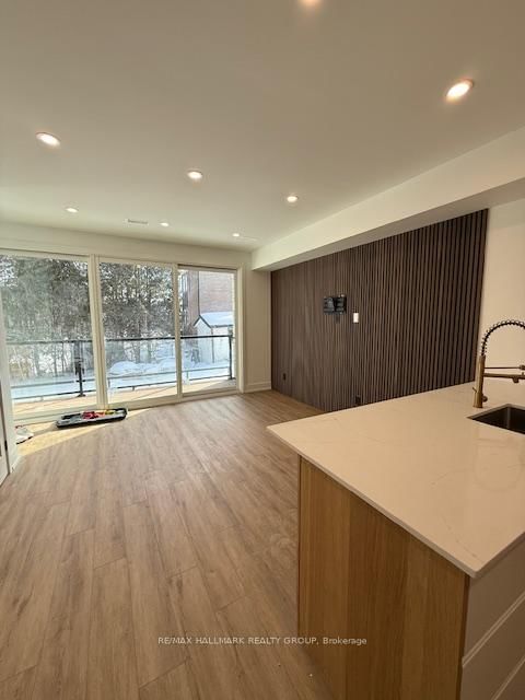 B - 886 Byron Ave, Ottawa, K2A 0A1 | Image 3