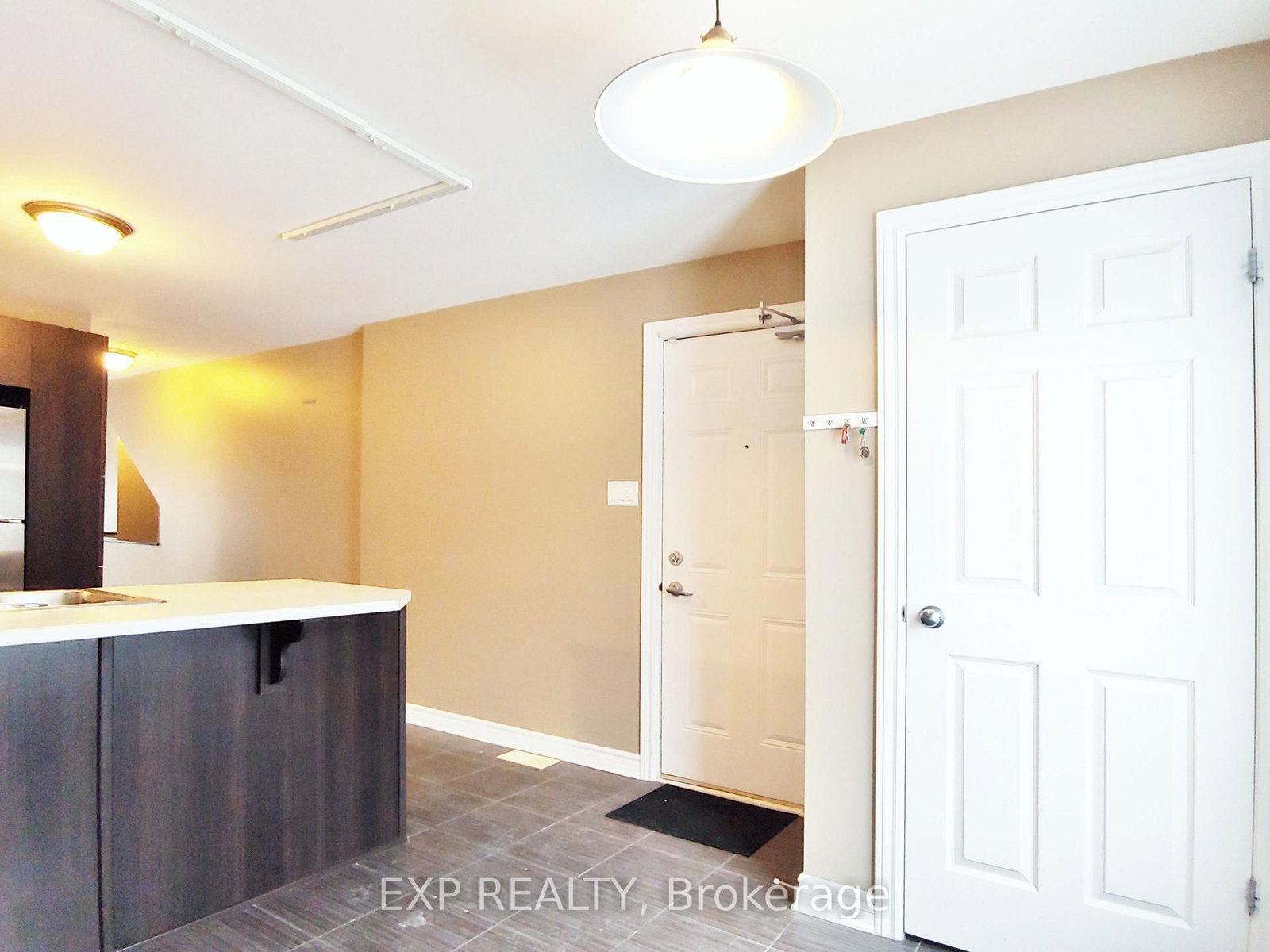 605 Chapman Mills Drive • #B • Ottawa, ON photo 4