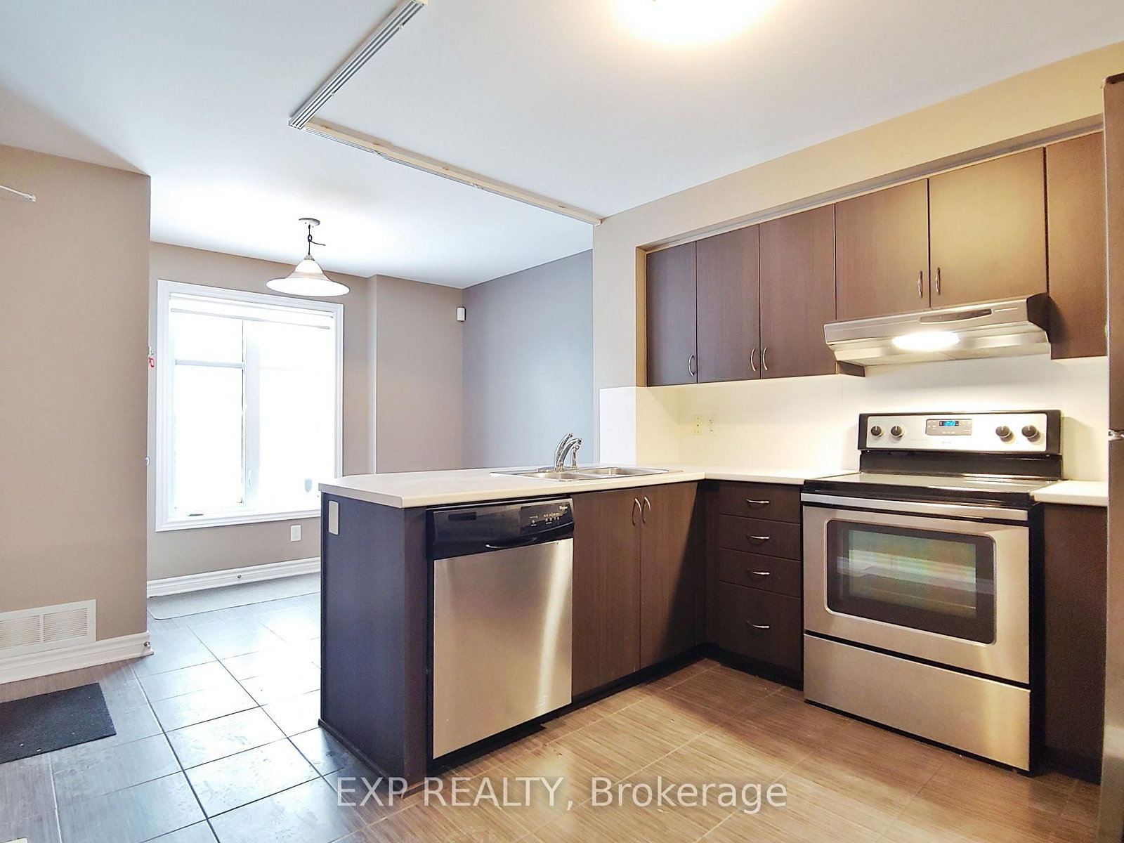605 Chapman Mills Drive • #B • Ottawa, ON photo 6