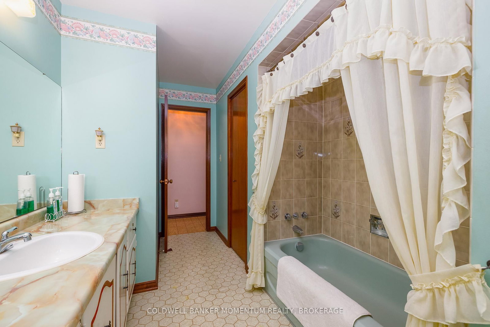 64 Larchwood Circle - Photo 19