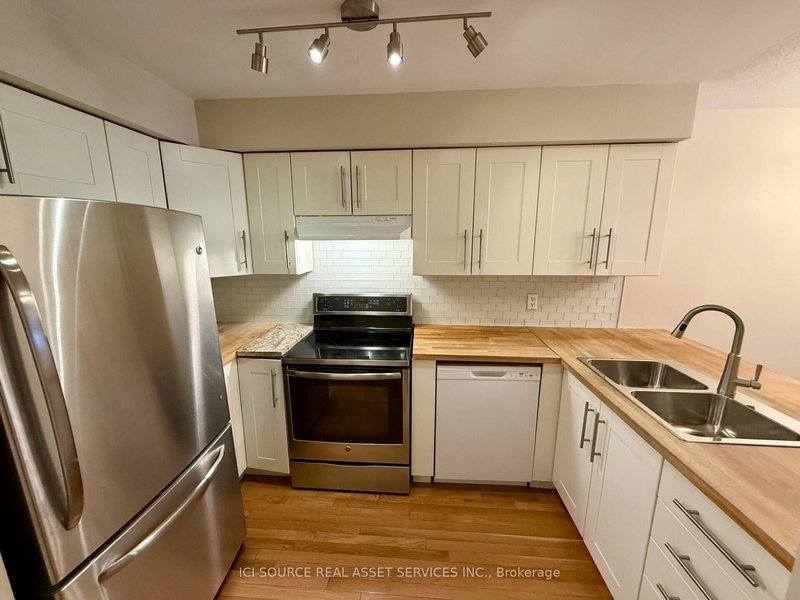 8 Blue Moon Private, Ottawa, K1K 4K6 | Image 2
