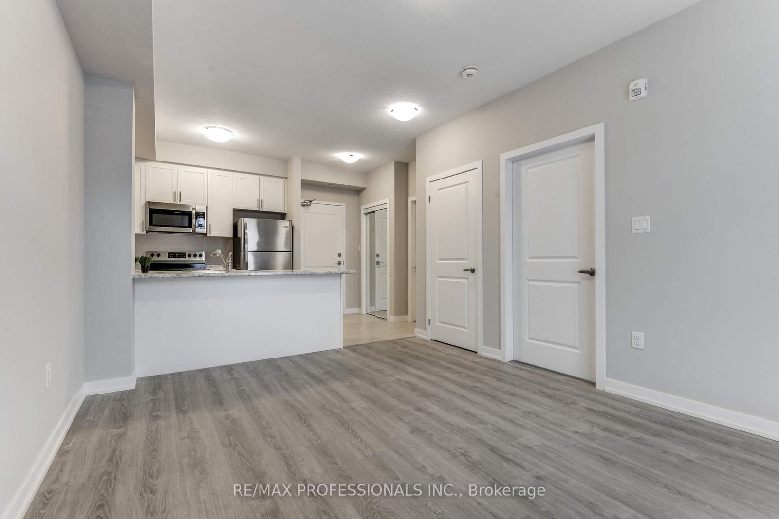 Condo for lease at 124-101 Shoreview Place, Hamilton, Ontario, L8E 0K2 - Lakeshore - MLS: X12885582