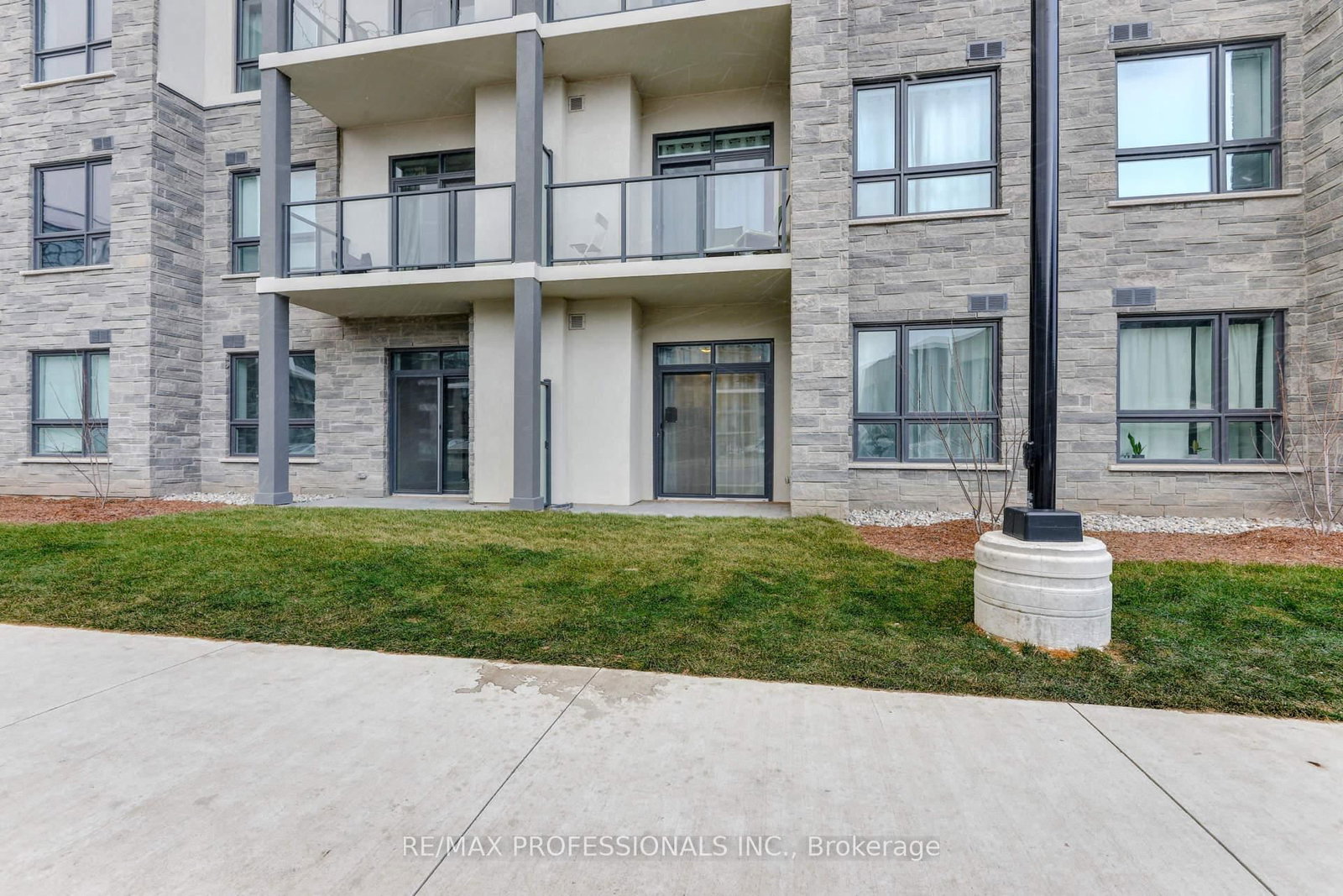 Condo for lease at 124-101 Shoreview Place, Hamilton, Ontario, L8E 0K2 - Lakeshore - MLS: X12885582