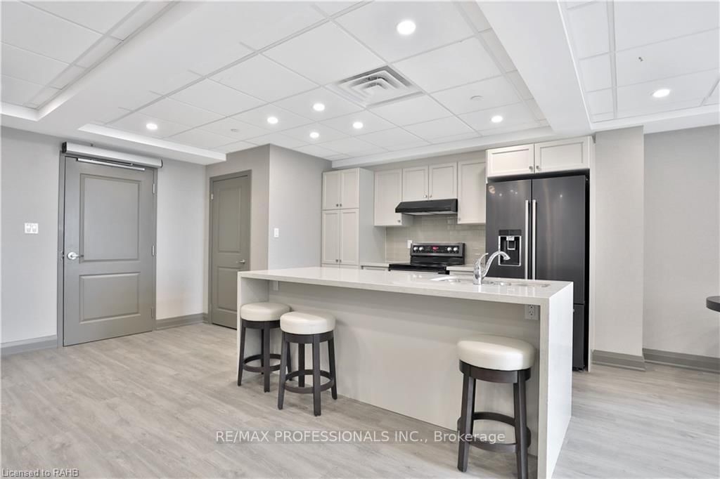 Condo for lease at 124-101 Shoreview Place, Hamilton, Ontario, L8E 0K2 - Lakeshore - MLS: X12885582