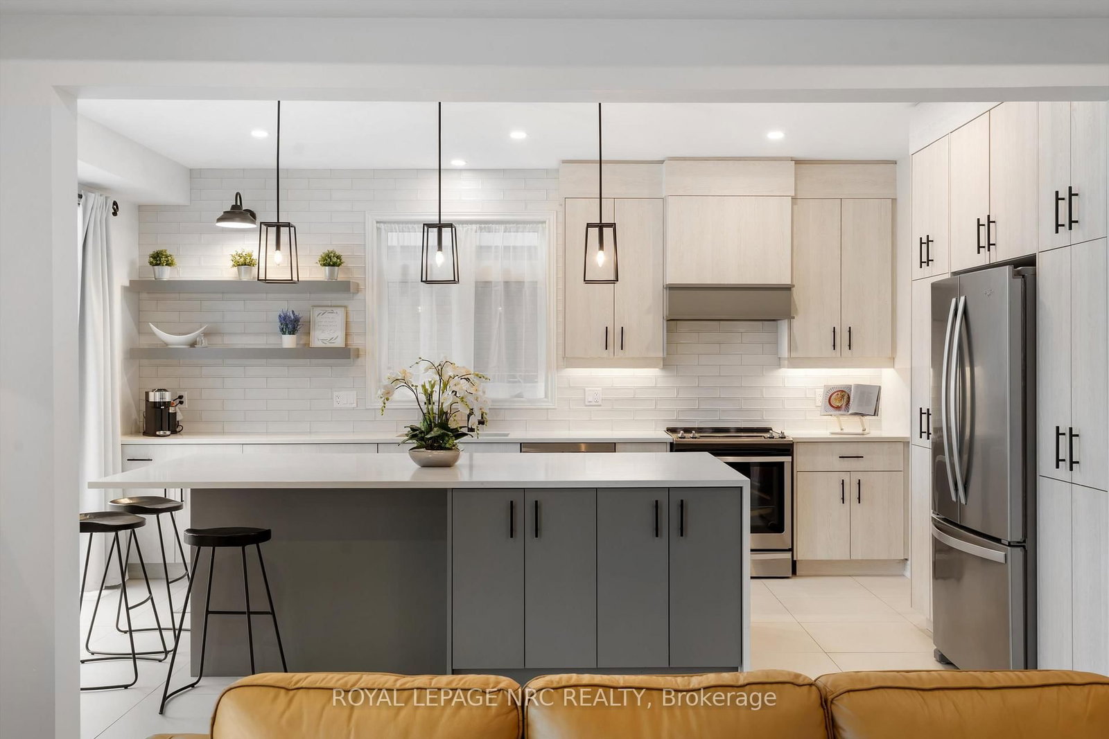 Detached House for sale at 20 Myrtle Street, Pelham, Ontario, L0S 1E6 - Fonthill - MLS: X12885662