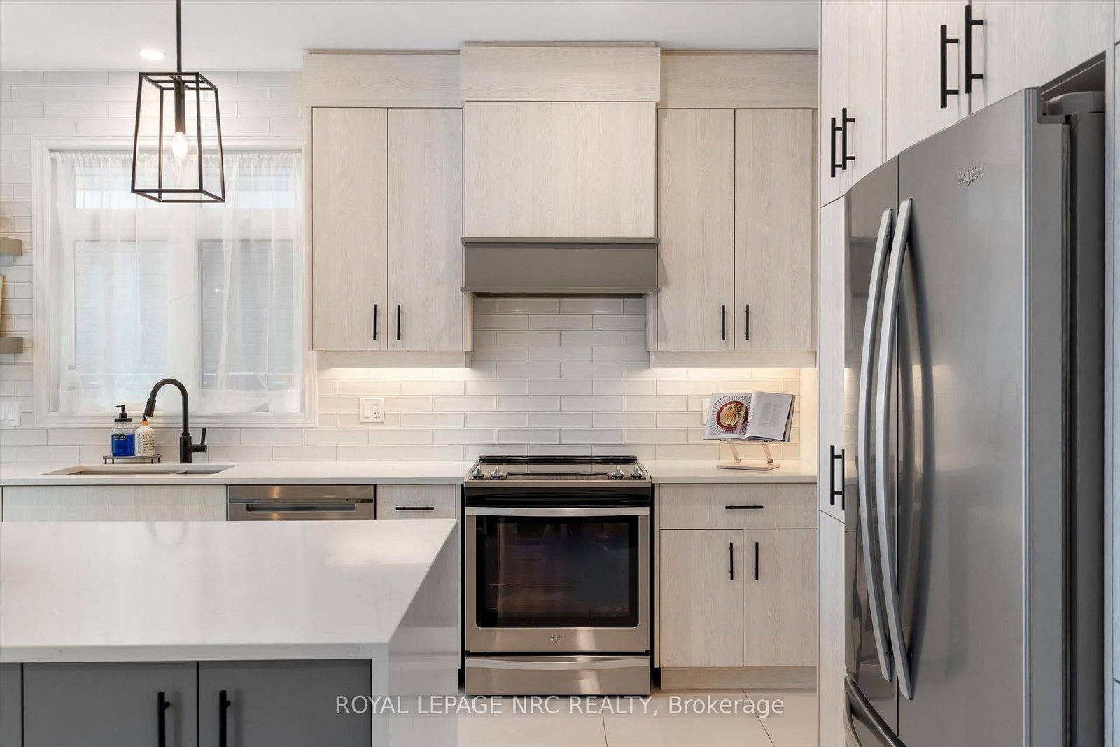 Detached House for sale at 20 Myrtle Street, Pelham, Ontario, L0S 1E6 - Fonthill - MLS: X12885662