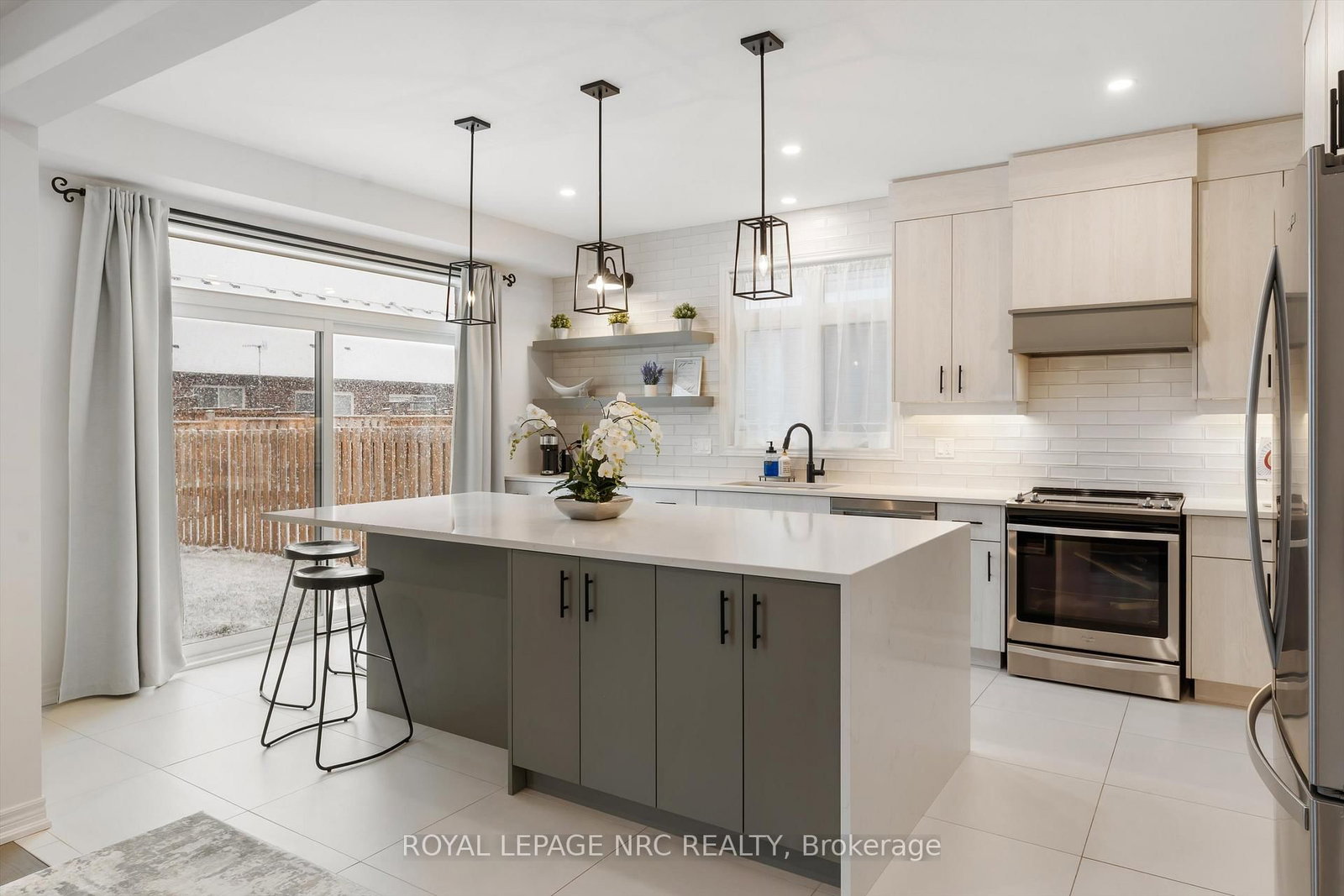 Detached House for sale at 20 Myrtle Street, Pelham, Ontario, L0S 1E6 - Fonthill - MLS: X12885662