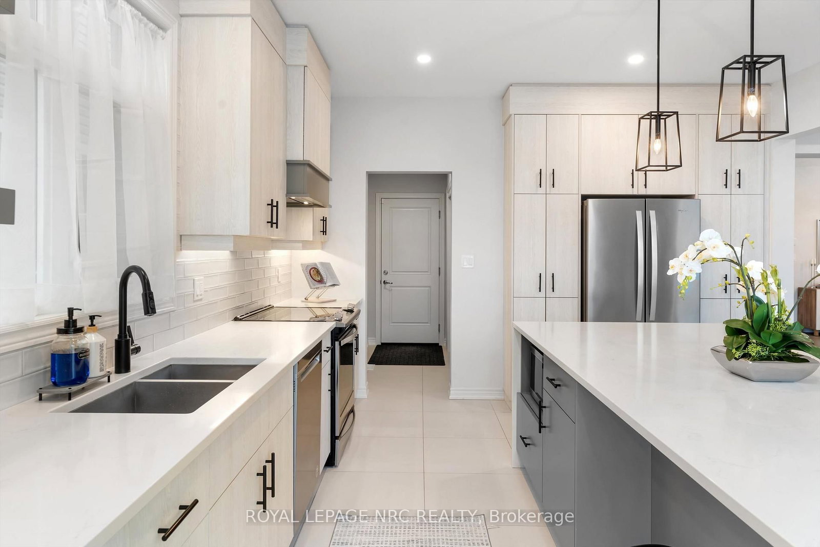 Detached House for sale at 20 Myrtle Street, Pelham, Ontario, L0S 1E6 - Fonthill - MLS: X12885662