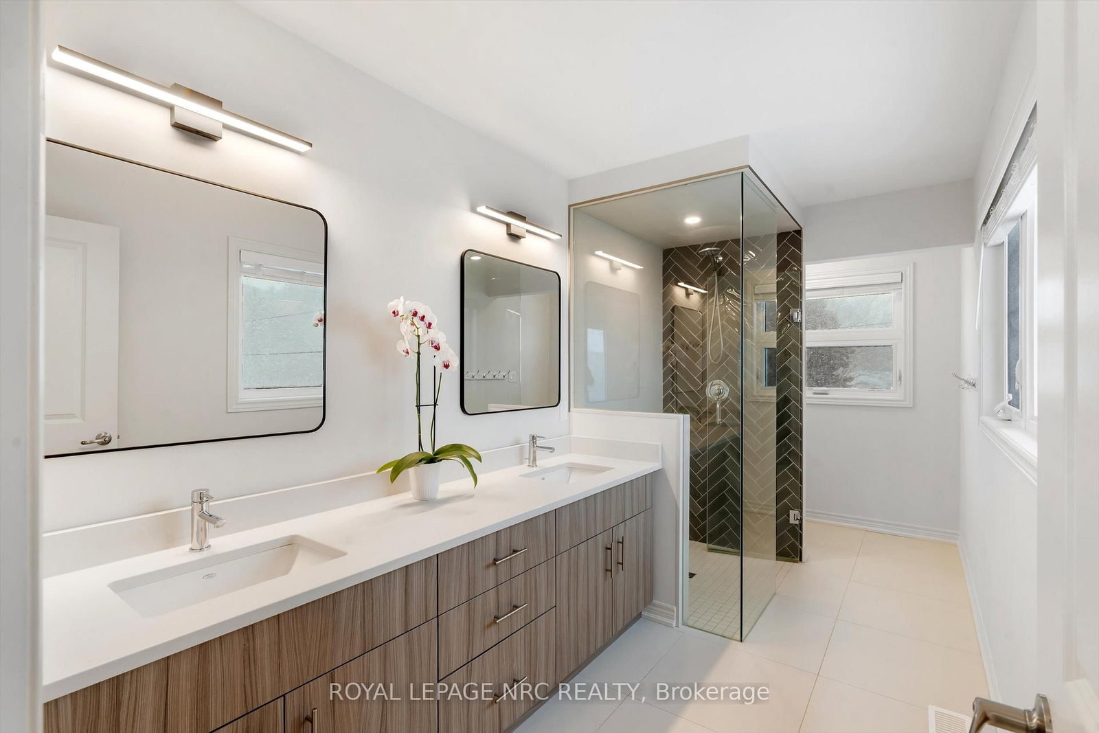 Detached House for sale at 20 Myrtle Street, Pelham, Ontario, L0S 1E6 - Fonthill - MLS: X12885662