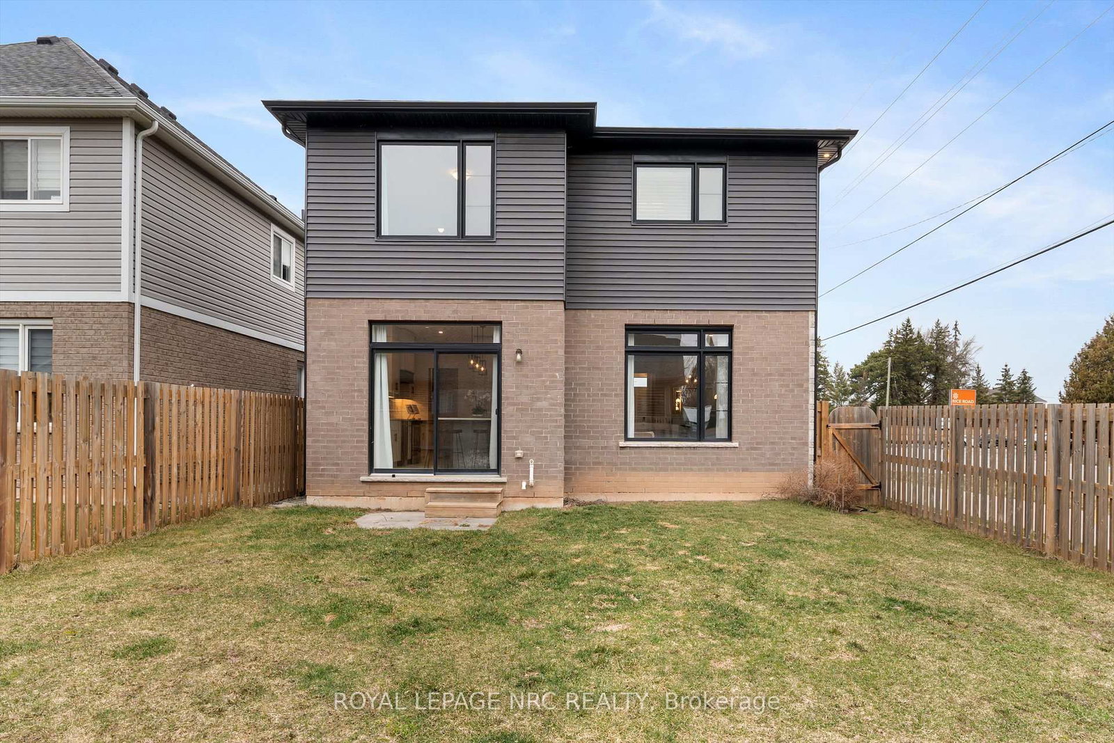 Detached House for sale at 20 Myrtle Street, Pelham, Ontario, L0S 1E6 - Fonthill - MLS: X12885662