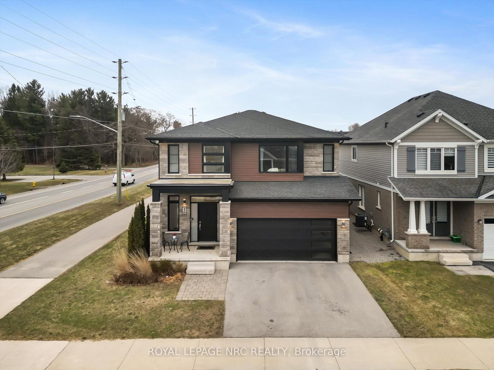 Detached House for sale at 20 Myrtle Street, Pelham, Ontario, L0S 1E6 - Fonthill - MLS: X12885662
