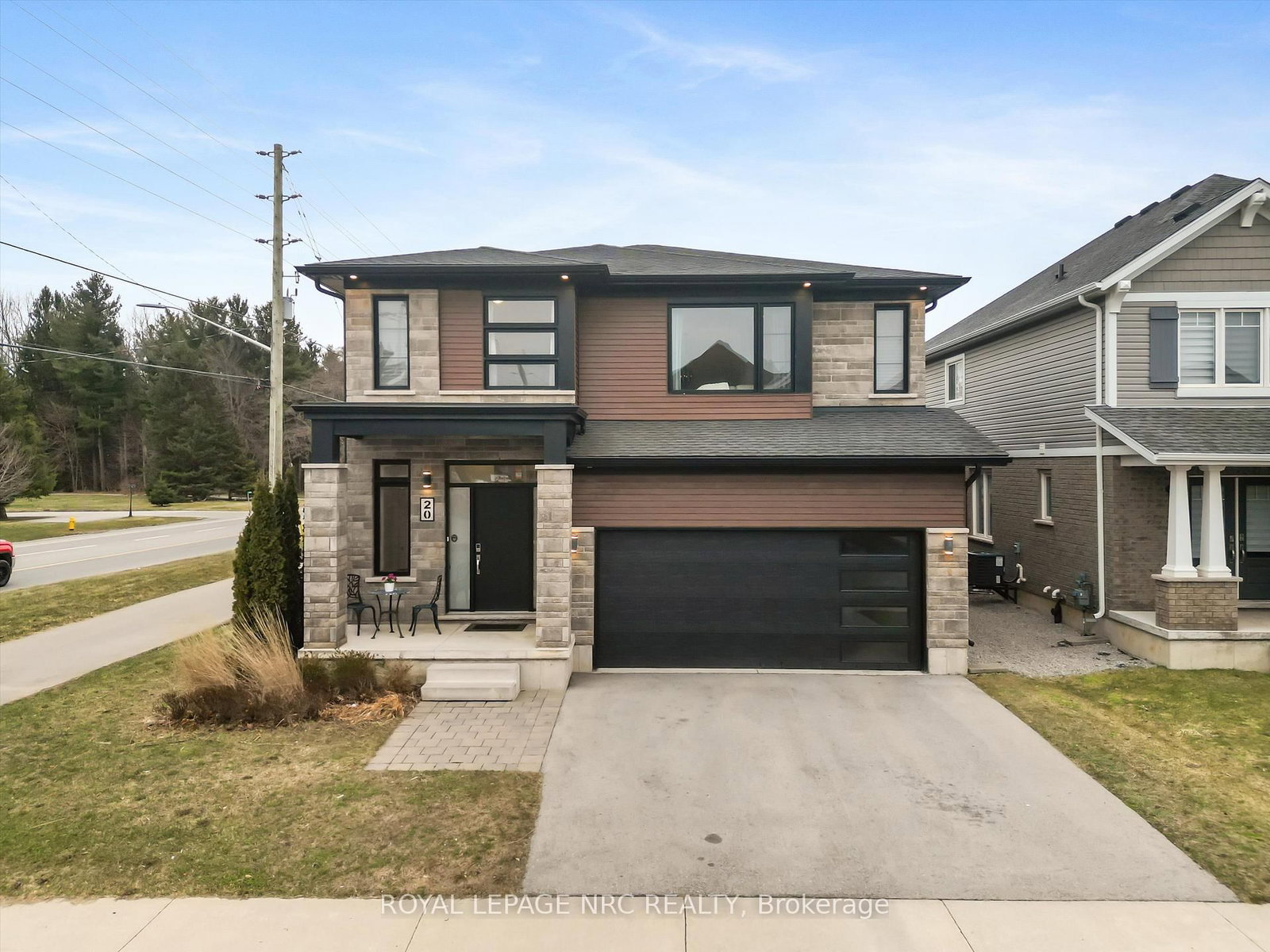 Detached House for sale at 20 Myrtle Street, Pelham, Ontario, L0S 1E6 - Fonthill - MLS: X12885662