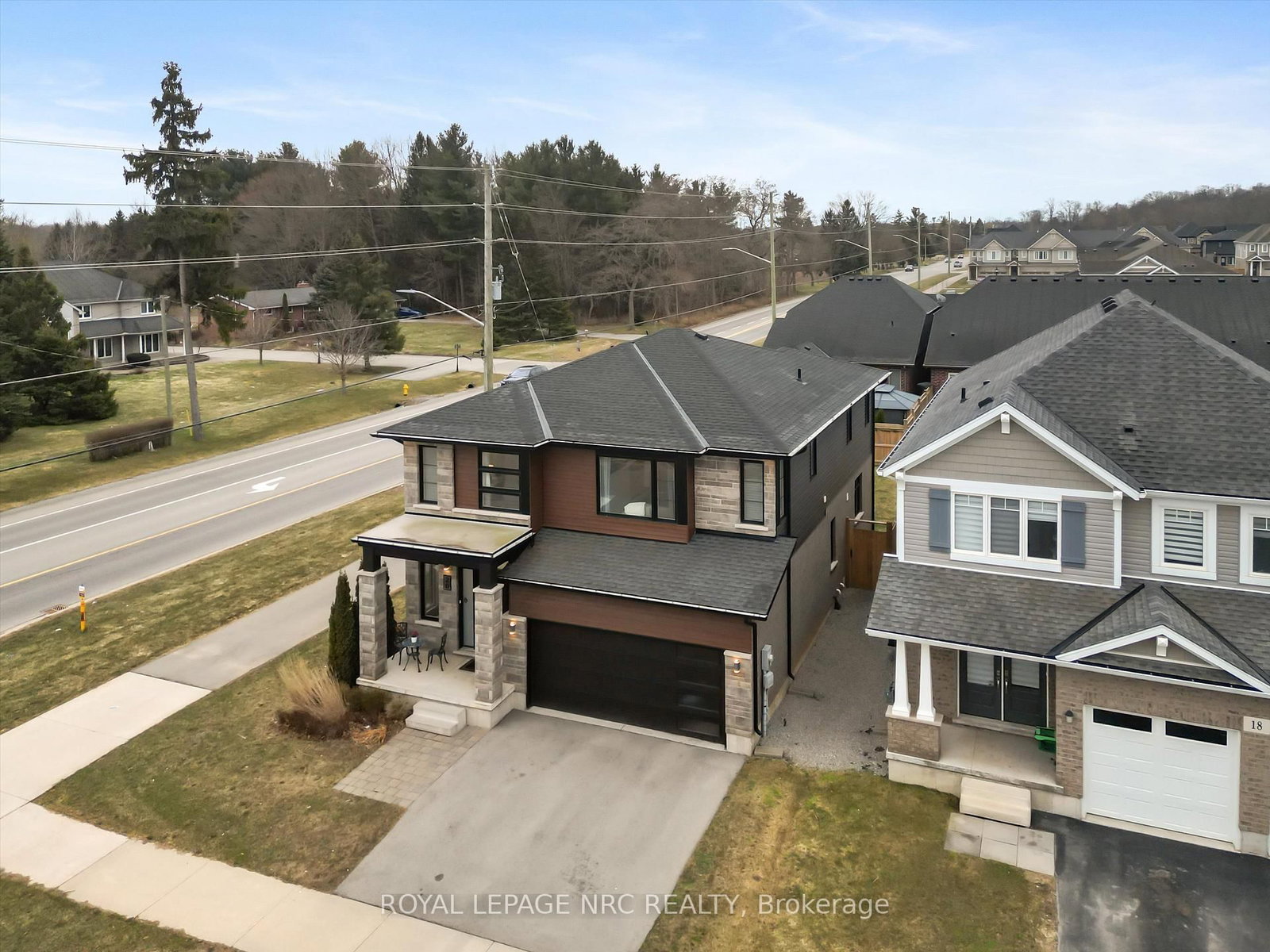 Detached House for sale at 20 Myrtle Street, Pelham, Ontario, L0S 1E6 - Fonthill - MLS: X12885662