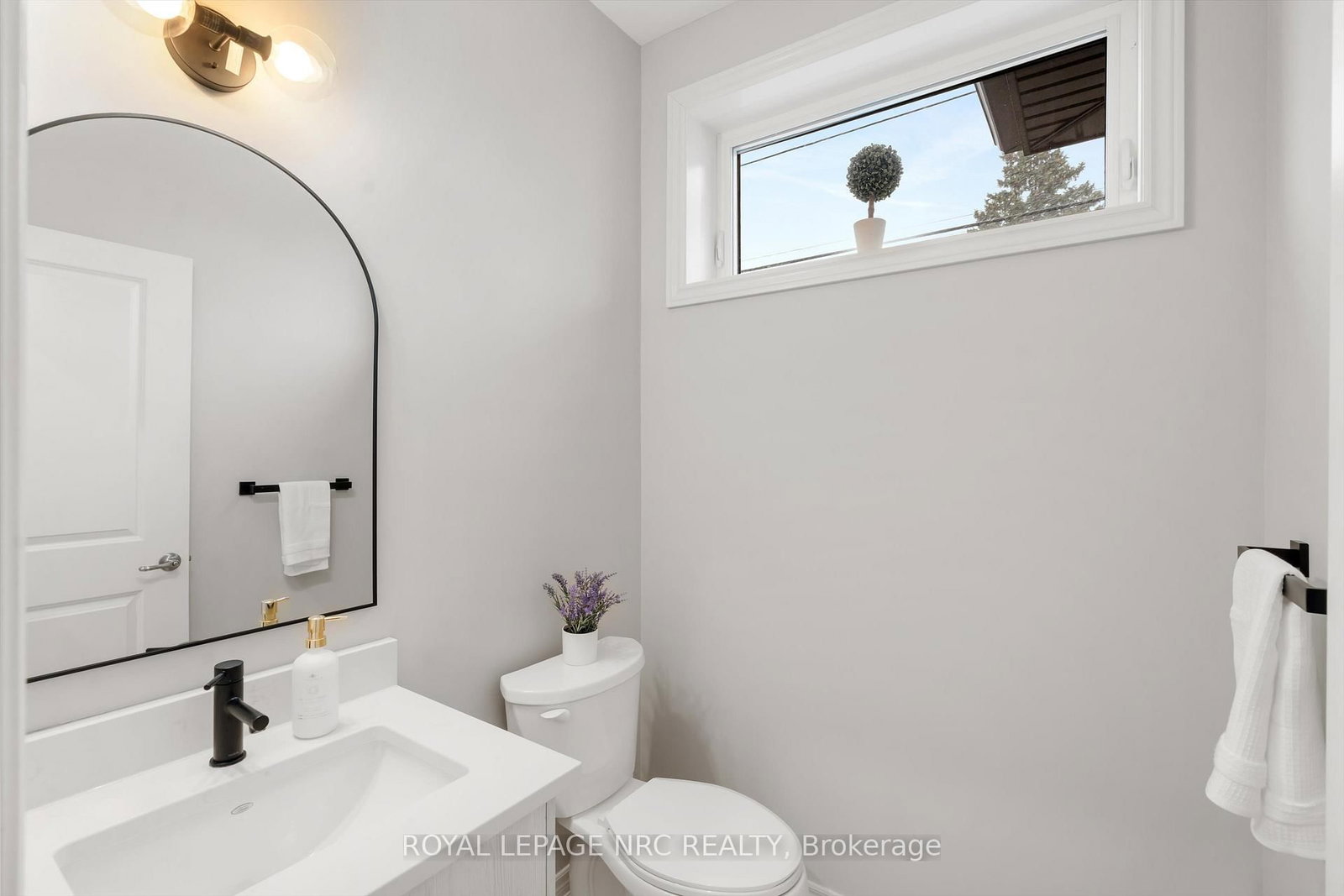 Detached House for sale at 20 Myrtle Street, Pelham, Ontario, L0S 1E6 - Fonthill - MLS: X12885662