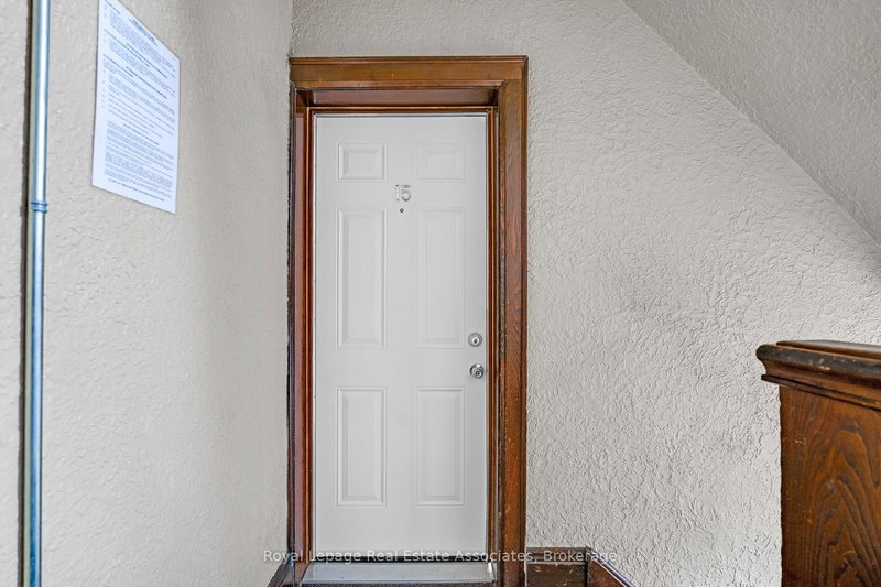 15 - 2 Vineland Ave, Hamilton, L8M 1R4 | Image 2