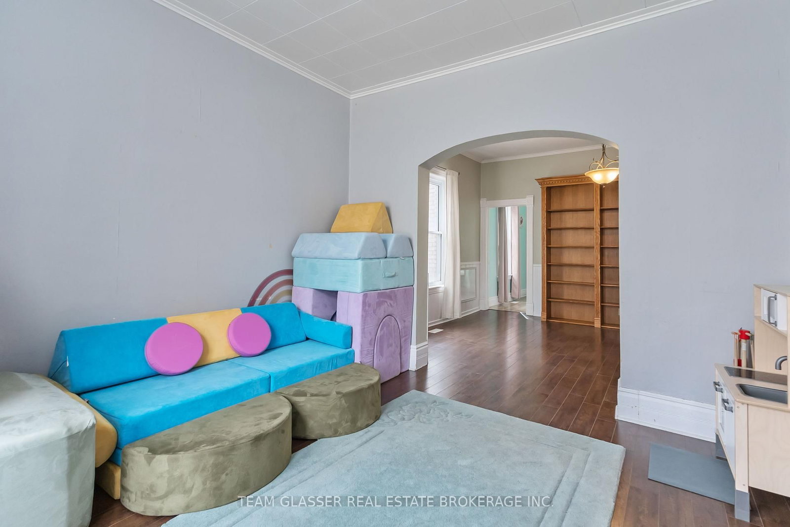 Detached House for sale at 57 LOCUST Street, St. Thomas, Ontario, N5R 2C2 - St. Thomas - MLS: X12886594