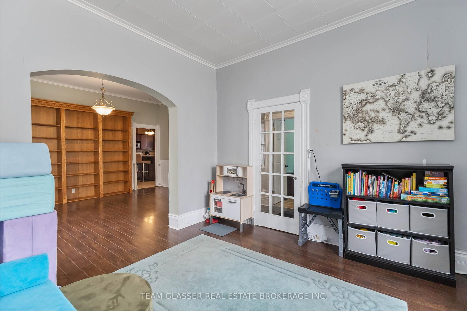 Detached House for sale at 57 LOCUST Street, St. Thomas, Ontario, N5R 2C2 - St. Thomas - MLS: X12886594