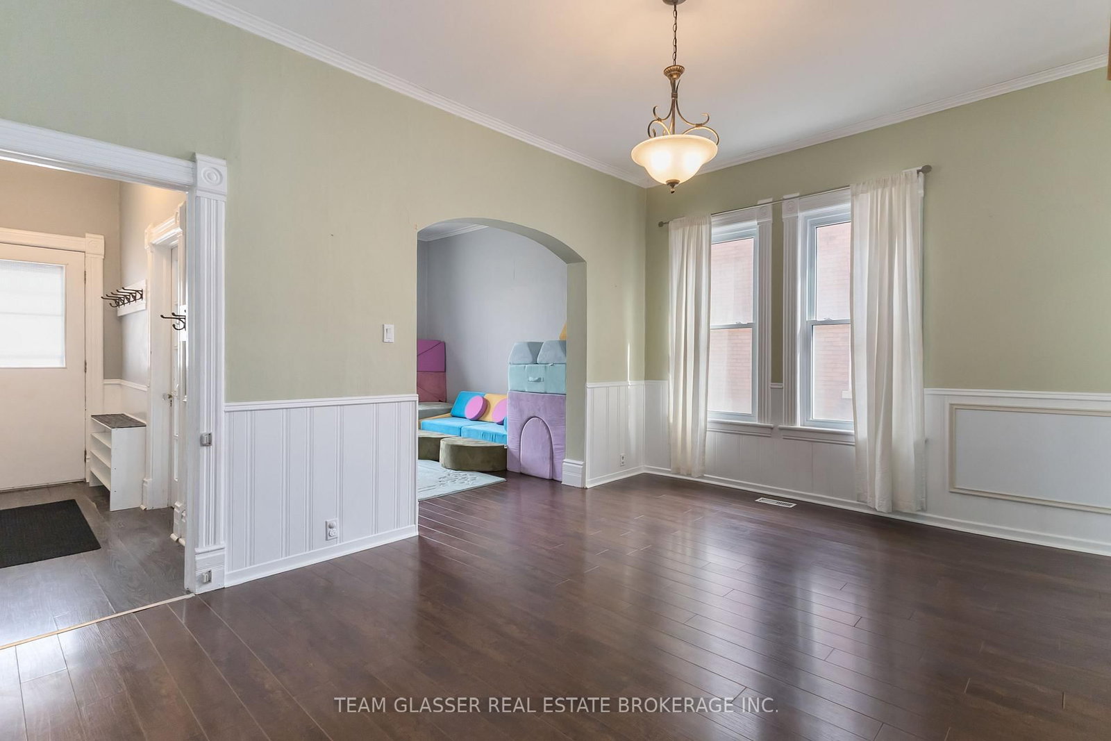 Detached House for sale at 57 LOCUST Street, St. Thomas, Ontario, N5R 2C2 - St. Thomas - MLS: X12886594