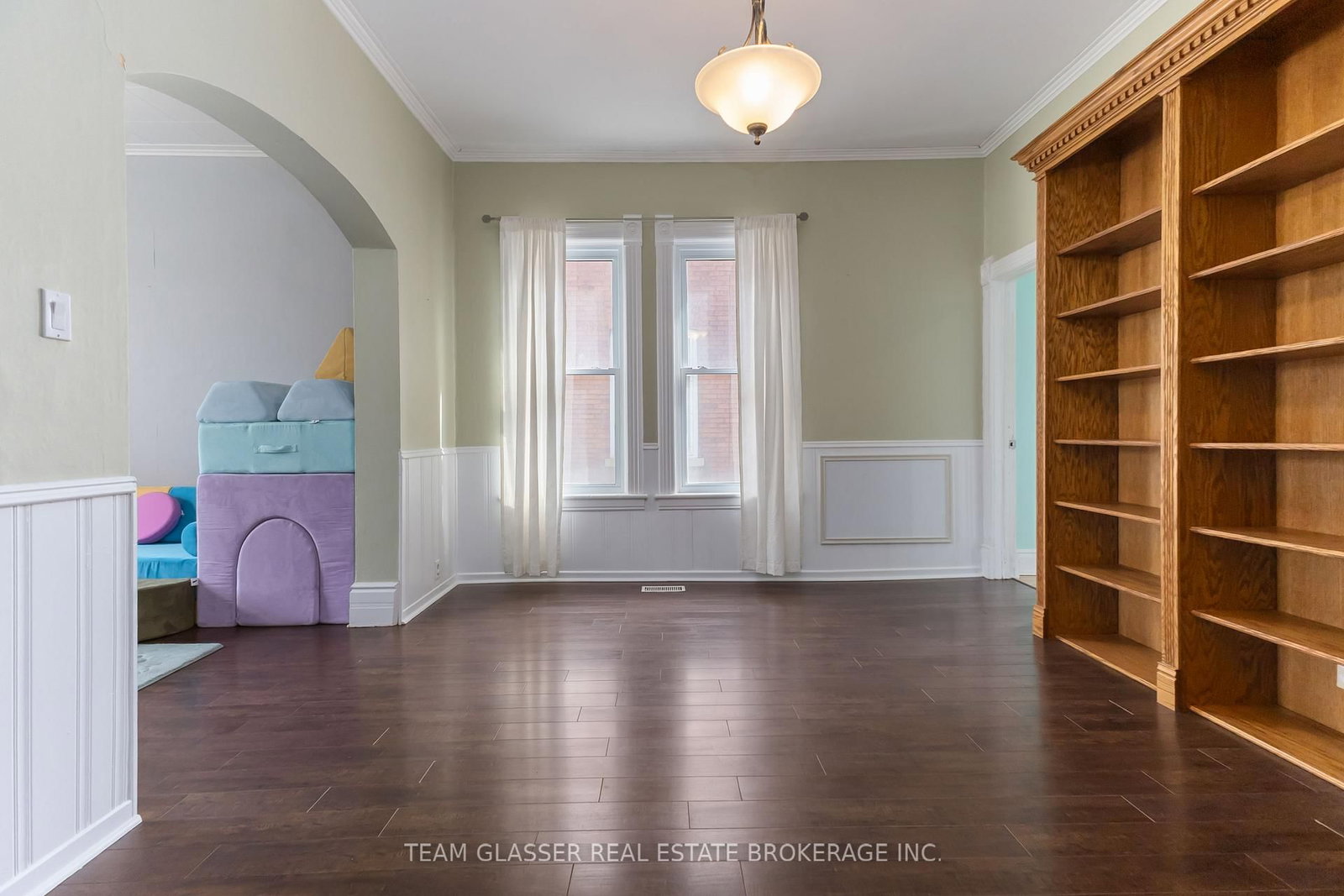 Detached House for sale at 57 LOCUST Street, St. Thomas, Ontario, N5R 2C2 - St. Thomas - MLS: X12886594