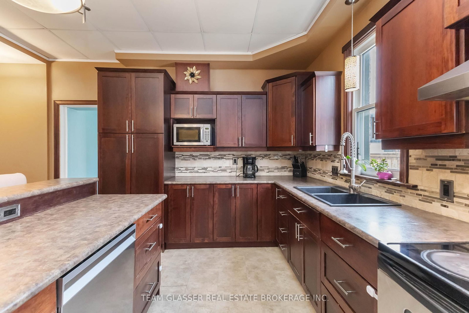 Detached House for sale at 57 LOCUST Street, St. Thomas, Ontario, N5R 2C2 - St. Thomas - MLS: X12886594