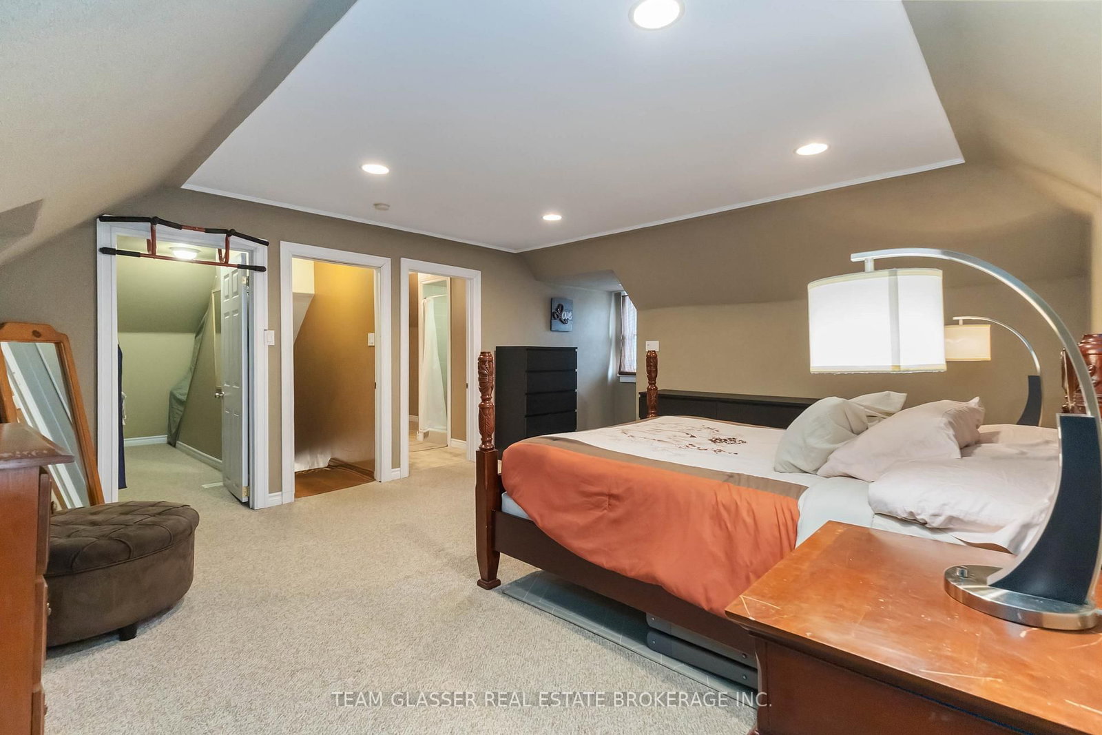 Detached House for sale at 57 LOCUST Street, St. Thomas, Ontario, N5R 2C2 - St. Thomas - MLS: X12886594