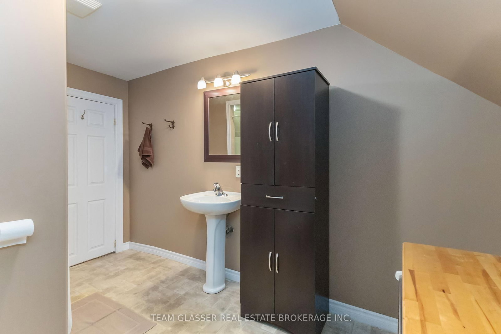 Detached House for sale at 57 LOCUST Street, St. Thomas, Ontario, N5R 2C2 - St. Thomas - MLS: X12886594