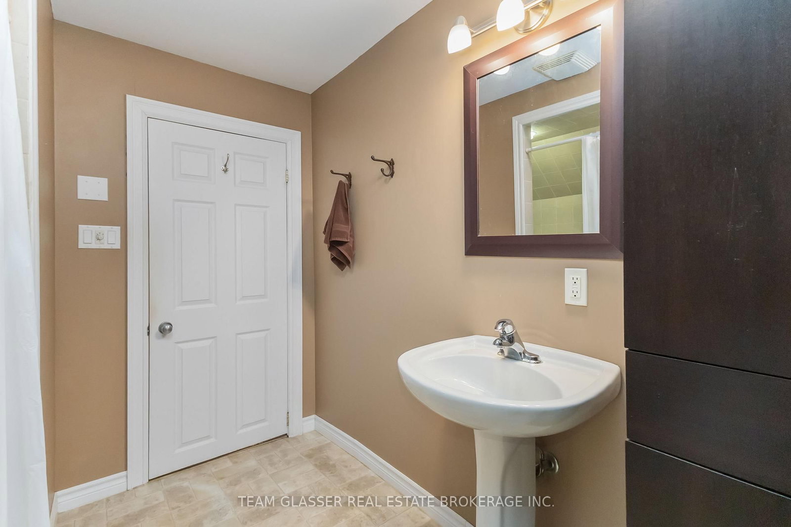 Detached House for sale at 57 LOCUST Street, St. Thomas, Ontario, N5R 2C2 - St. Thomas - MLS: X12886594