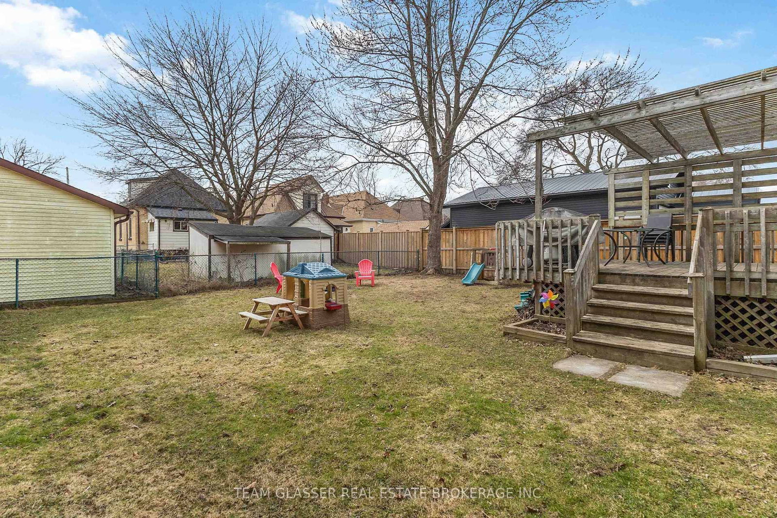 Detached House for sale at 57 LOCUST Street, St. Thomas, Ontario, N5R 2C2 - St. Thomas - MLS: X12886594