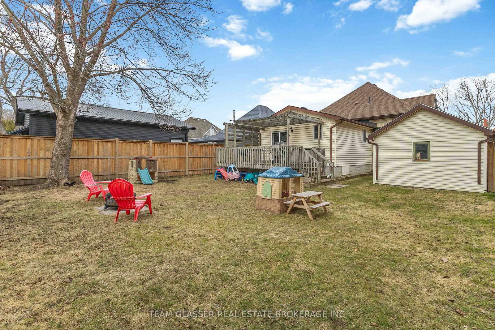 Detached House for sale at 57 LOCUST Street, St. Thomas, Ontario, N5R 2C2 - St. Thomas - MLS: X12886594