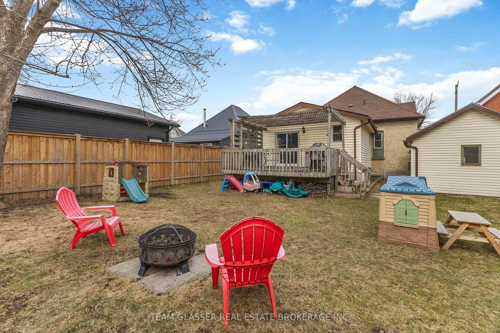 Detached House for sale at 57 LOCUST Street, St. Thomas, Ontario, N5R 2C2 - St. Thomas - MLS: X12886594