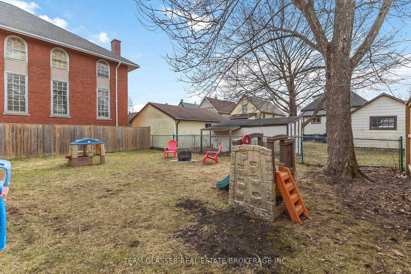 Detached House for sale at 57 LOCUST Street, St. Thomas, Ontario, N5R 2C2 - St. Thomas - MLS: X12886594