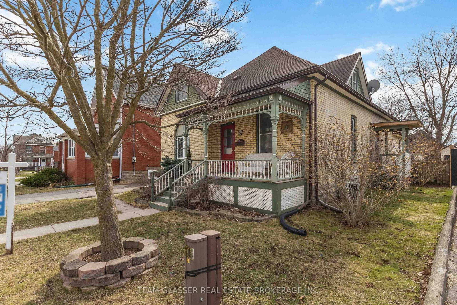 Detached House for sale at 57 LOCUST Street, St. Thomas, Ontario, N5R 2C2 - St. Thomas - MLS: X12886594