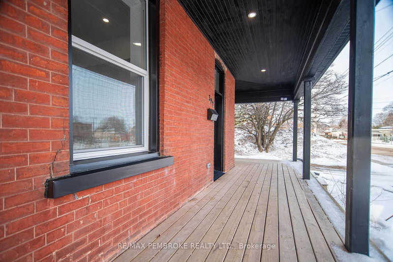 392 Isabella St, Pembroke, K8A 5T5 | Image 3