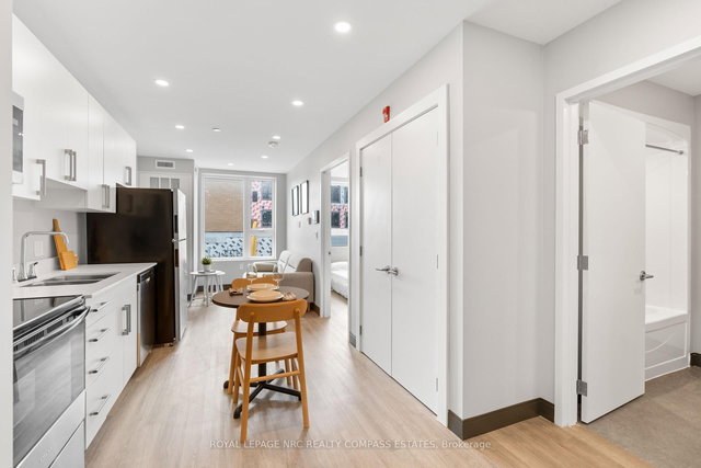 216 - 695 Niagara Street