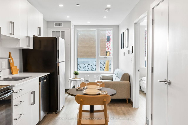 216 - 695 Niagara Street