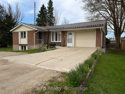 Detached House for sale at 60 Main Street, Mapleton, Ontario, N0G 1P0 - Rural Mapleton - MLS: X12887390