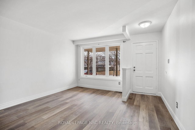 37 Greystone Crescent S