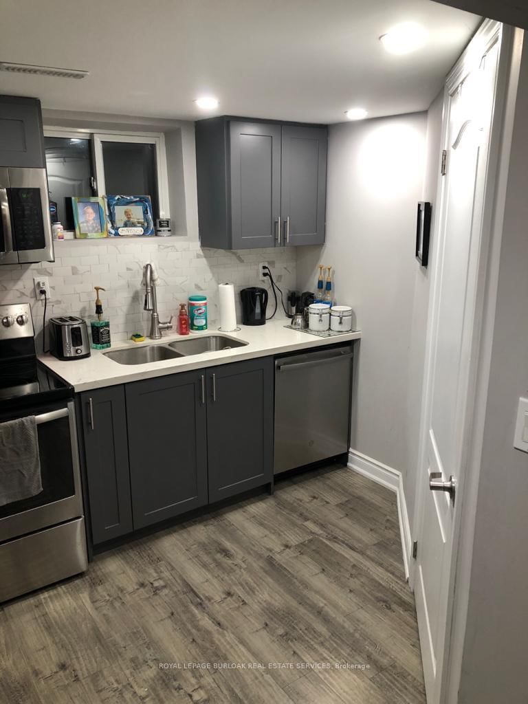 Lower - 15 Michael Ave, Hamilton, L8T 2Y2 | Image 2