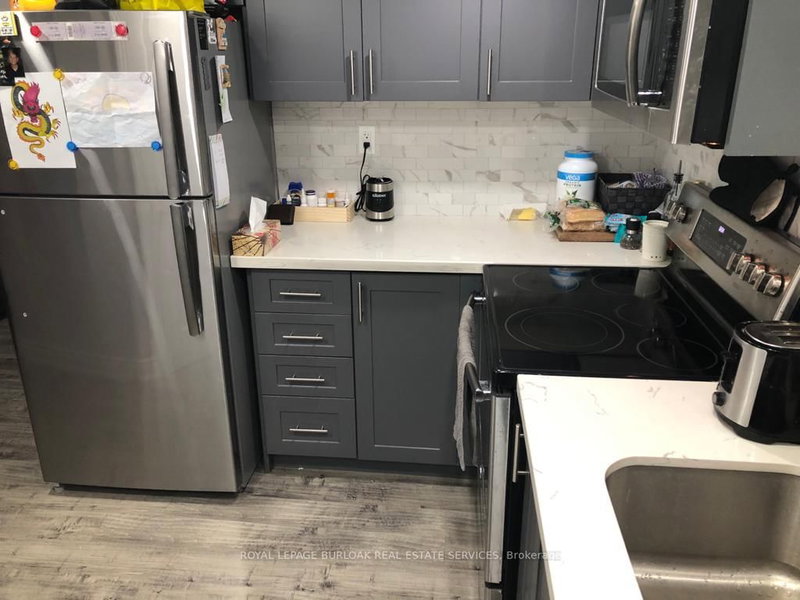 Lower - 15 Michael Ave, Hamilton, L8T 2Y2 | Image 3