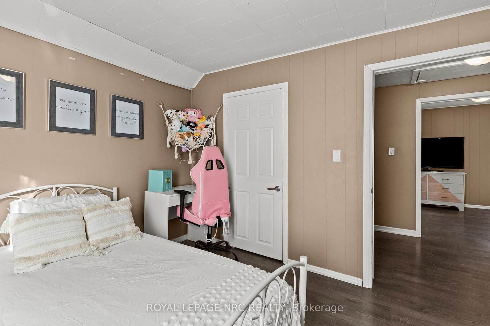 Detached House for sale at 313 Burgar Street, Welland, Ontario, L3B 2T5 - Welland Downtown - MLS: X12887792