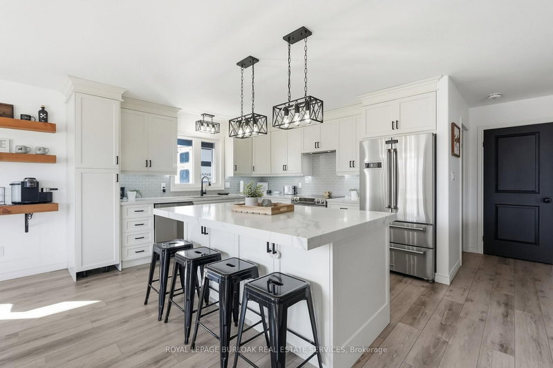 401 Lighthouse Dr, Haldimand, N1A 2W6 | Image 2