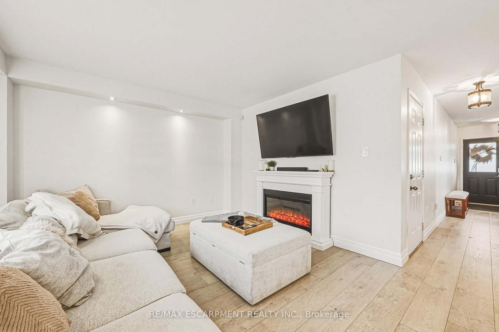 Detached House for sale at 108 CLEGHORN Drive, Hamilton, Ontario, L0R 1C0 - Binbrook - MLS: X12888148