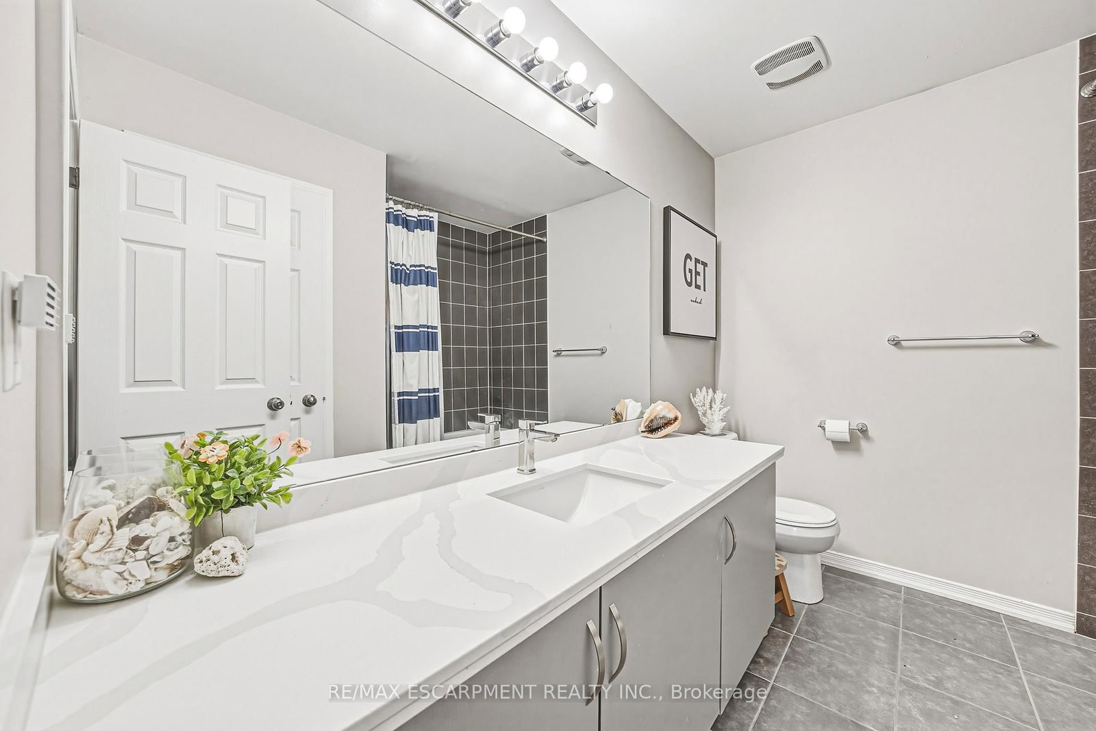 Detached House for sale at 108 CLEGHORN Drive, Hamilton, Ontario, L0R 1C0 - Binbrook - MLS: X12888148