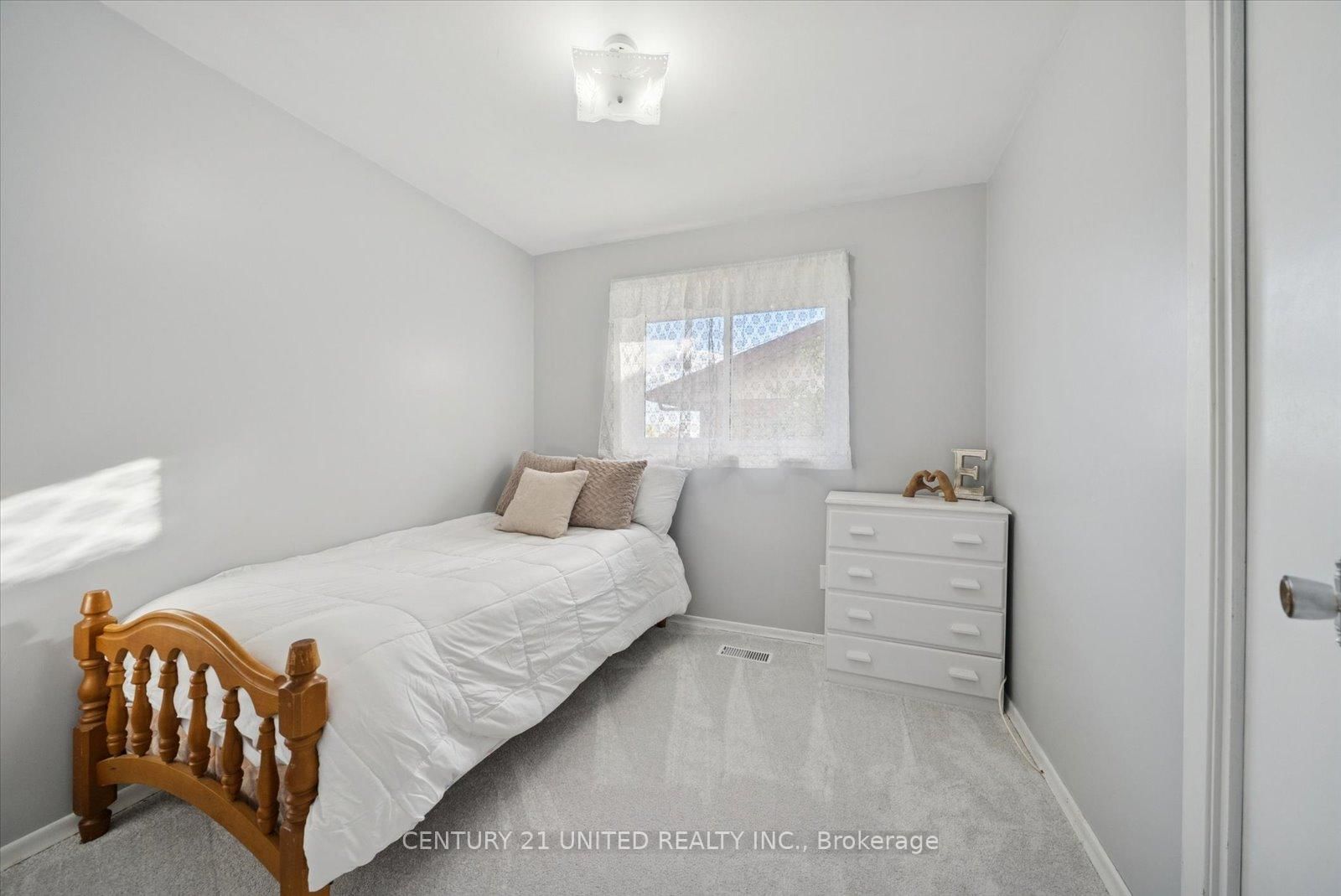 Detached House for sale at 1551 Cherryhill Road, Peterborough, Ontario, K9K 1A7 - Monaghan Ward 2 - MLS: X12888396