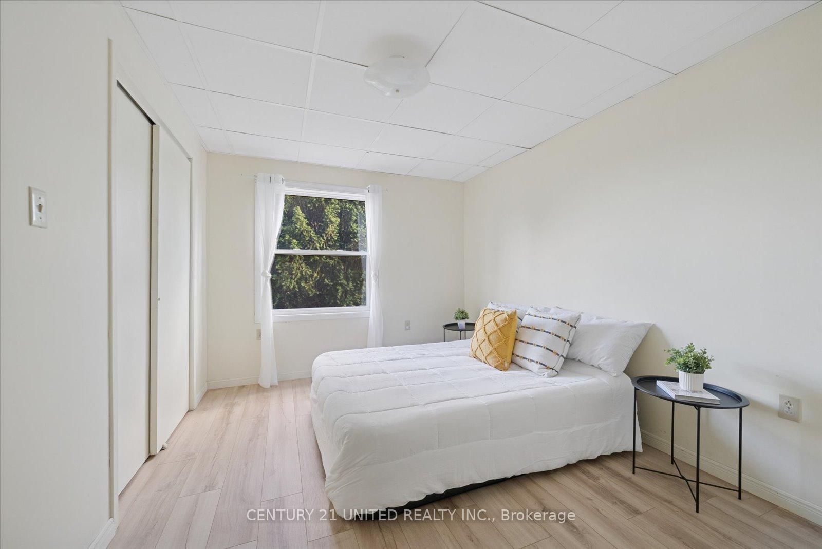 Detached House for sale at 1551 Cherryhill Road, Peterborough, Ontario, K9K 1A7 - Monaghan Ward 2 - MLS: X12888396